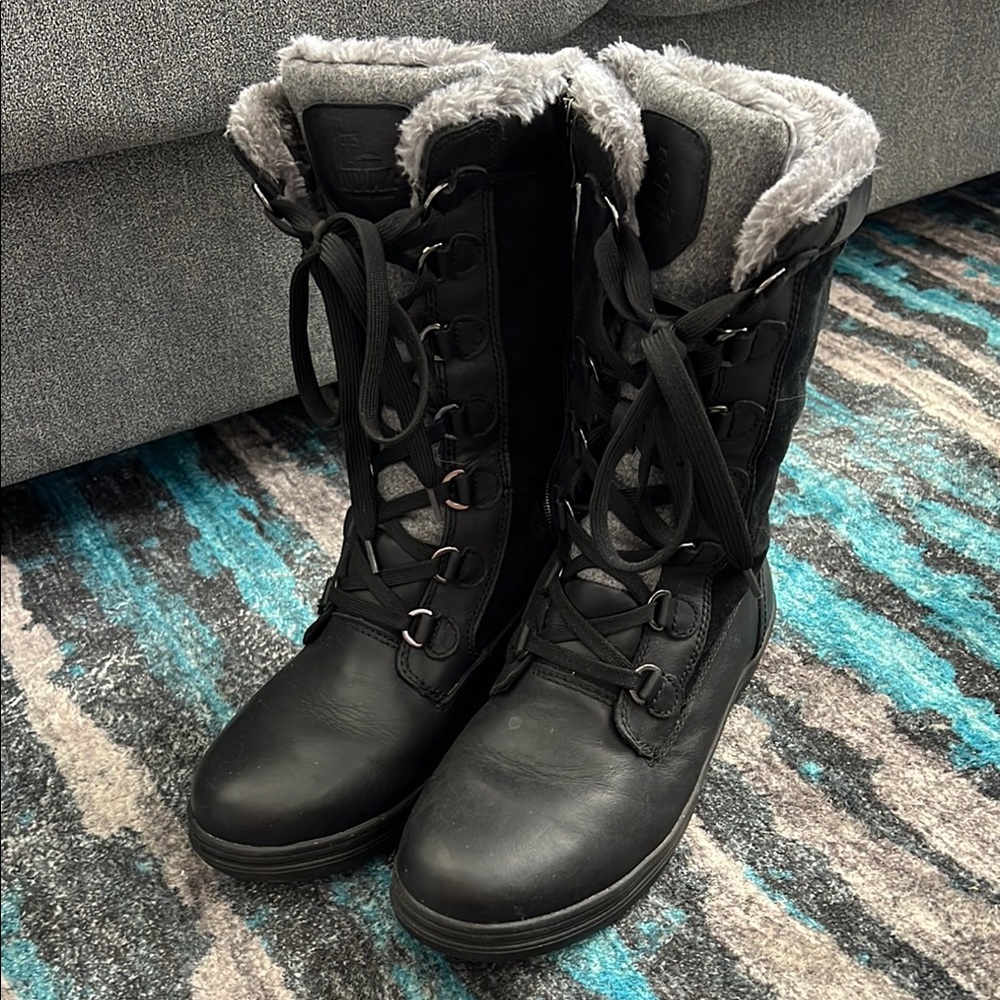 Kodiak Black and Gray Winter Boots with Plush Lining - Picture 5 of 8